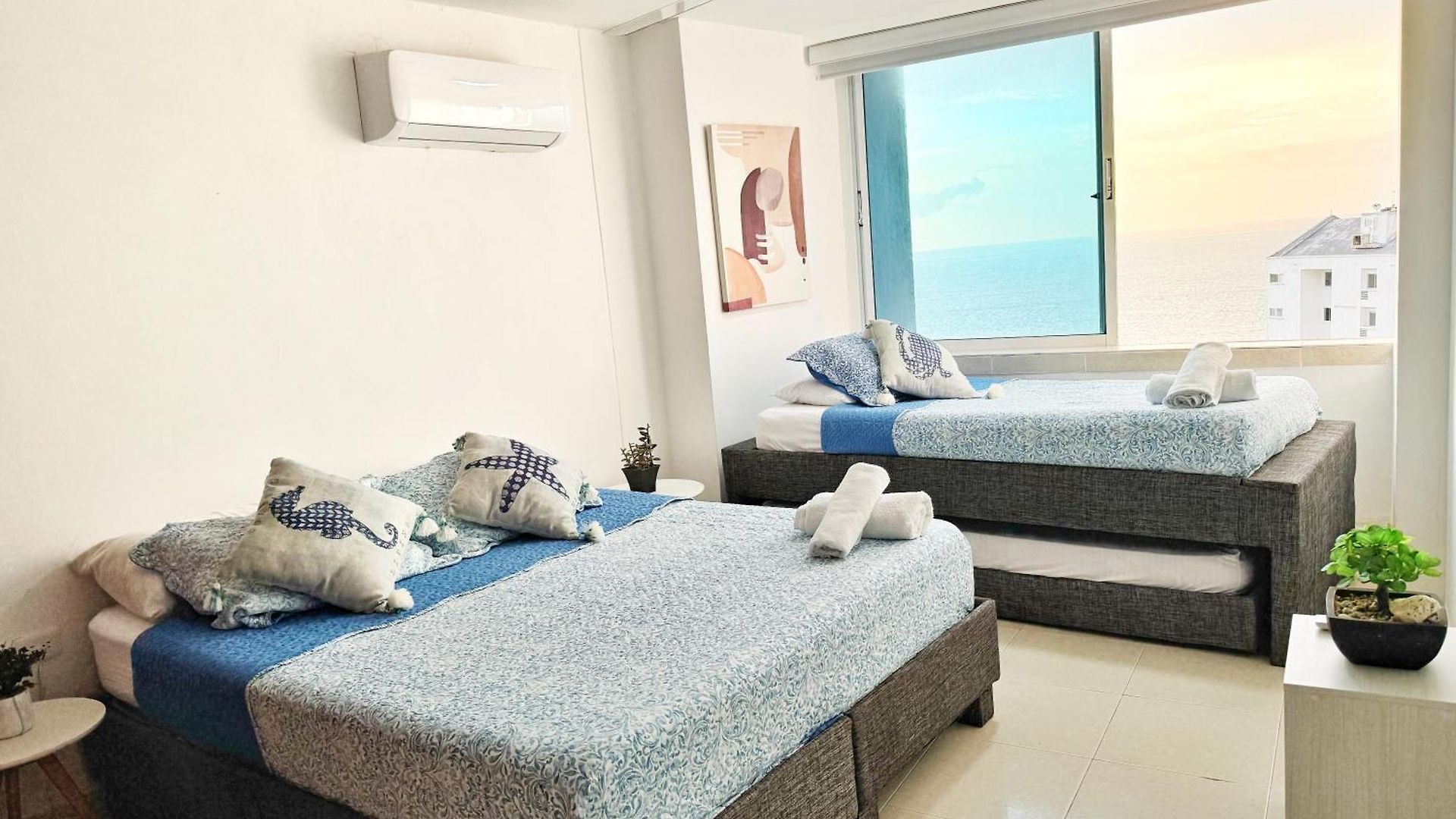 Amplio Grupos Cerca Al Mar Por Parceros Group