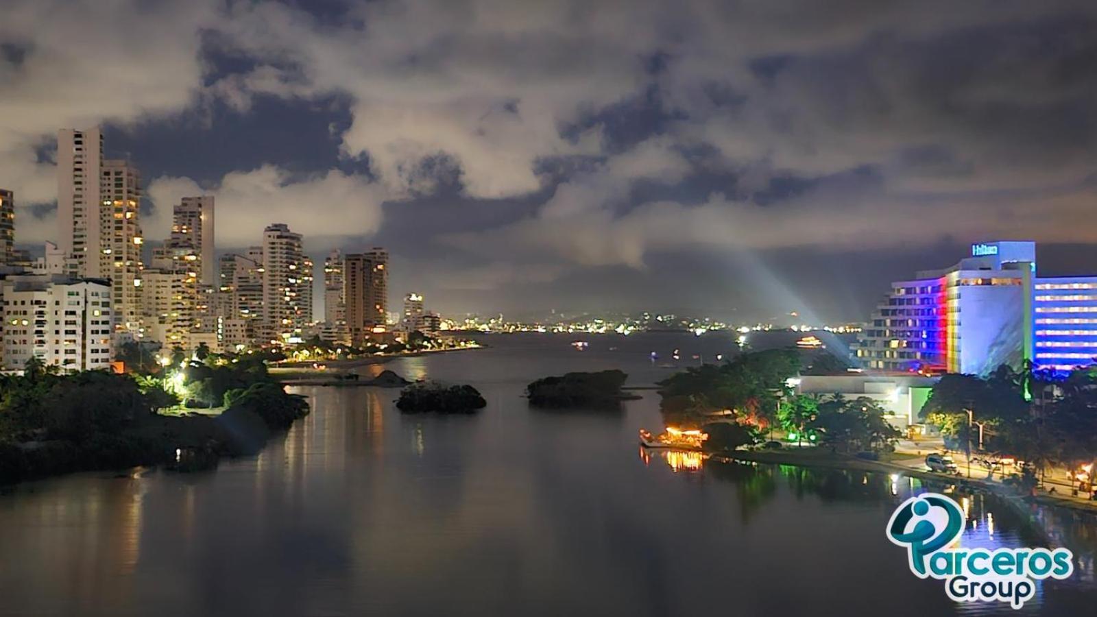 Amplio Grupos Cerca Al Mar Por Parceros Group